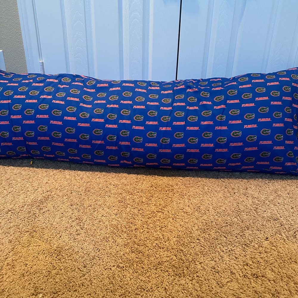 Florida Gator Body Pillow never been used pillow case with it included